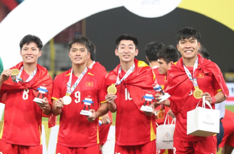 chuyen-gia-doan-minh-xuong-u22-viet-nam-thang-thai-lan-nho-cai-dau-lanh-va-ban-tay-dao-dien-cua-kim-sang-sik